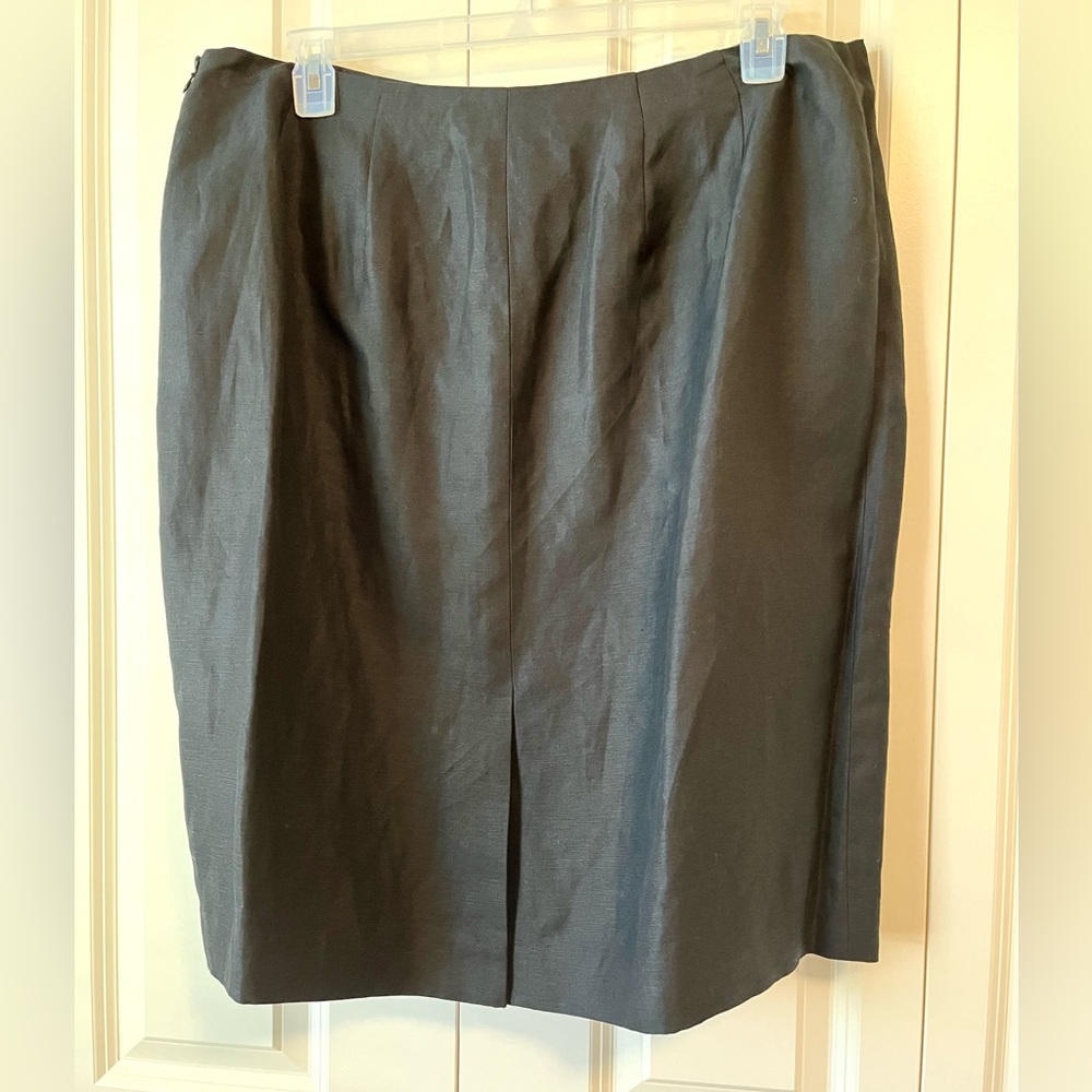 Size 20 Dana Buchman woman black skirt